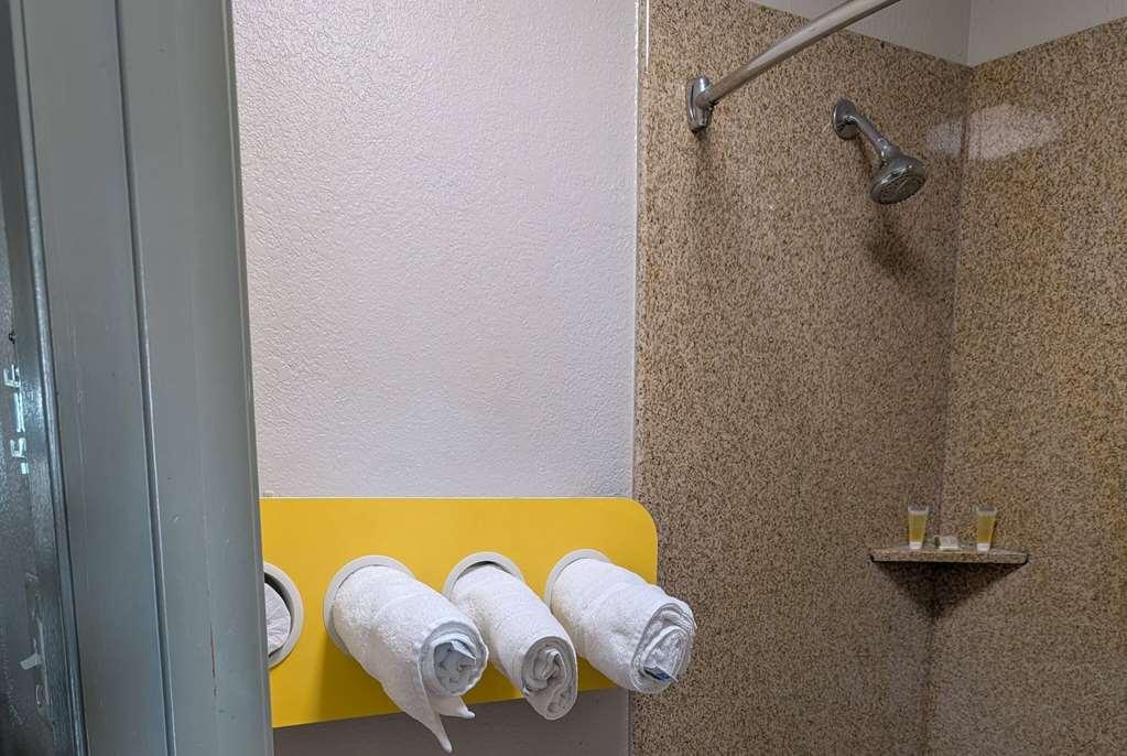 Days Inn By Wyndham Arcadia Louisiana Room photo